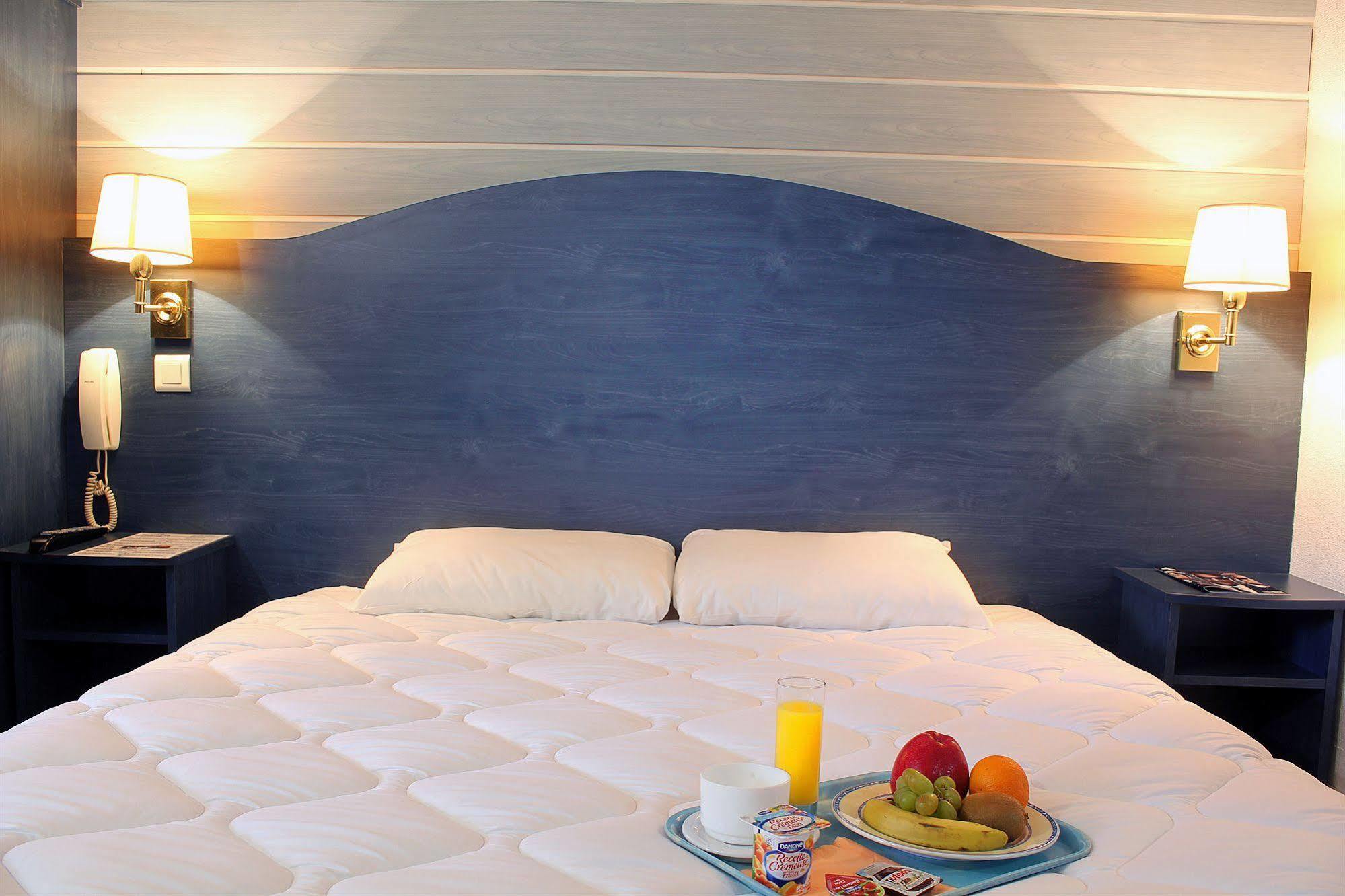 Contact Hotel Restaurant Bleu France - Eragny Cergy Εξωτερικό φωτογραφία