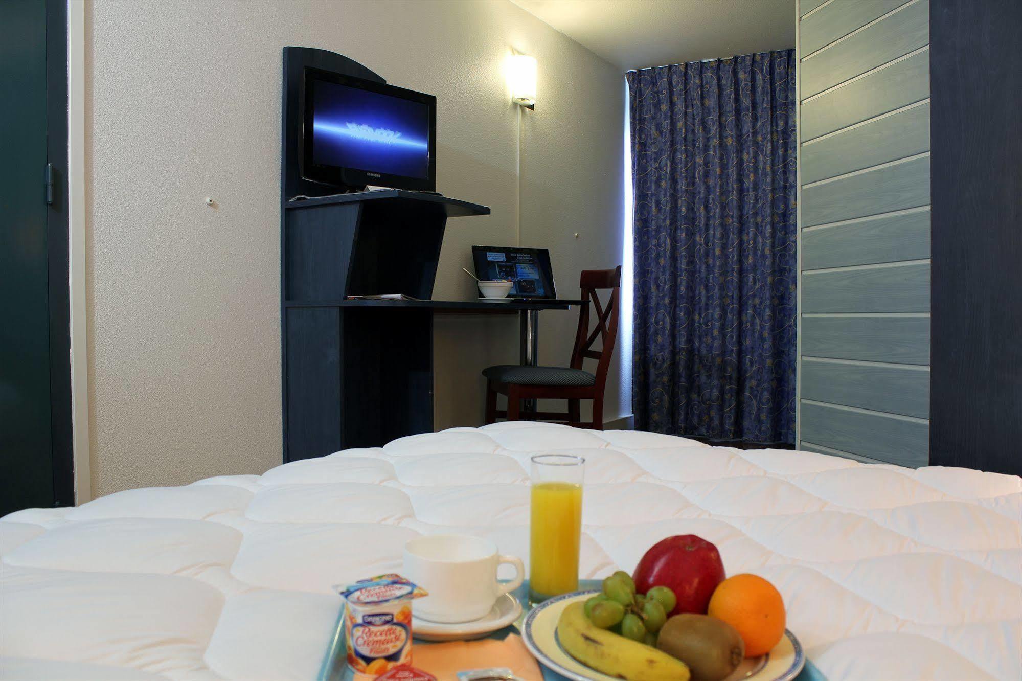 Contact Hotel Restaurant Bleu France - Eragny Cergy Εξωτερικό φωτογραφία
