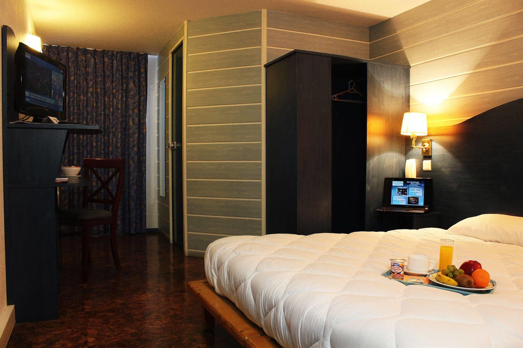Contact Hotel Restaurant Bleu France - Eragny Cergy Εξωτερικό φωτογραφία